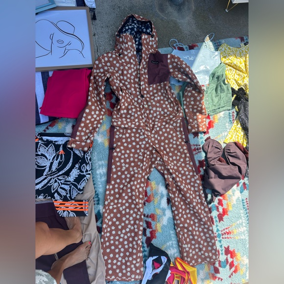 Stay Wild ski suit - Picture 1 of 2